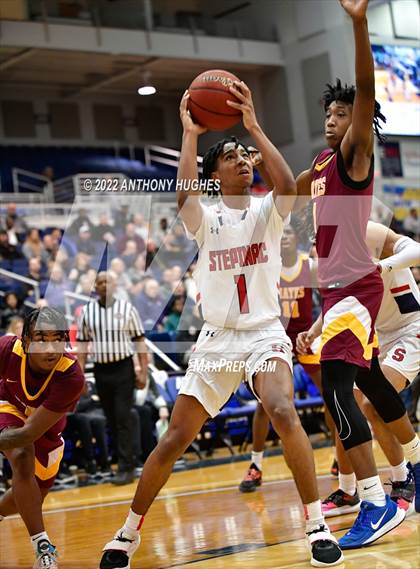 Thumbnail 2 in Archbishop Stepinac vs. Cardinal Hayes (CHSAA Championship) photogallery.
