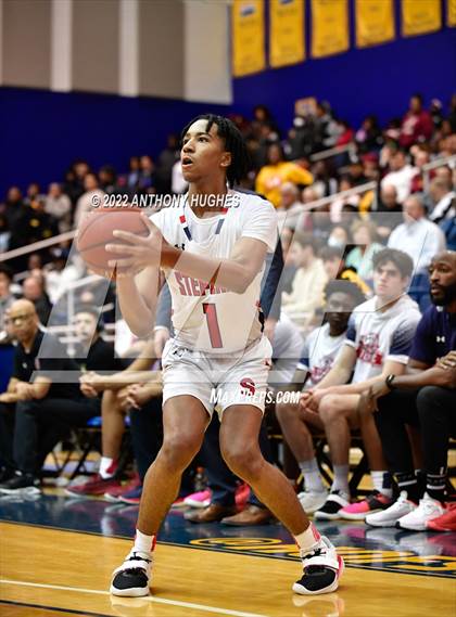 Thumbnail 2 in Archbishop Stepinac vs. Cardinal Hayes (CHSAA Championship) photogallery.
