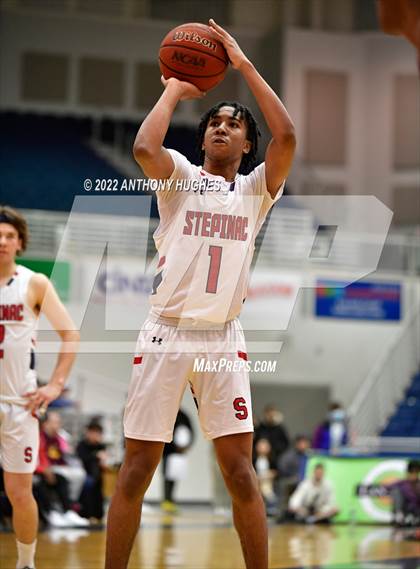Thumbnail 3 in Archbishop Stepinac vs. Cardinal Hayes (CHSAA Championship) photogallery.