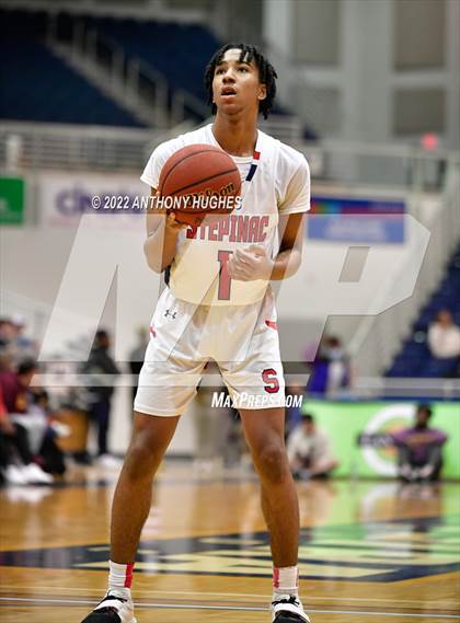 Thumbnail 2 in Archbishop Stepinac vs. Cardinal Hayes (CHSAA Championship) photogallery.
