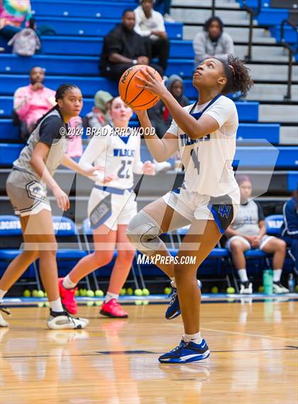 Thumbnail 3 in Queen's Grant vs. Lake Norman (Phenom Lakesgiving) photogallery.