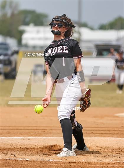 Thumbnail 2 in Western Dubuque vs Independence (West Delaware Invitational) photogallery.