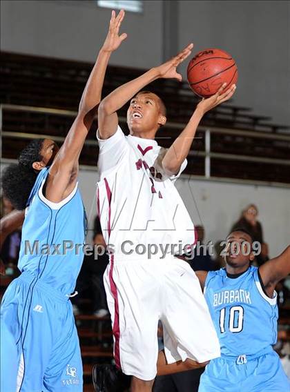 Thumbnail 2 in Burbank vs. Johnson (St. Hope Holiday Classic) photogallery.