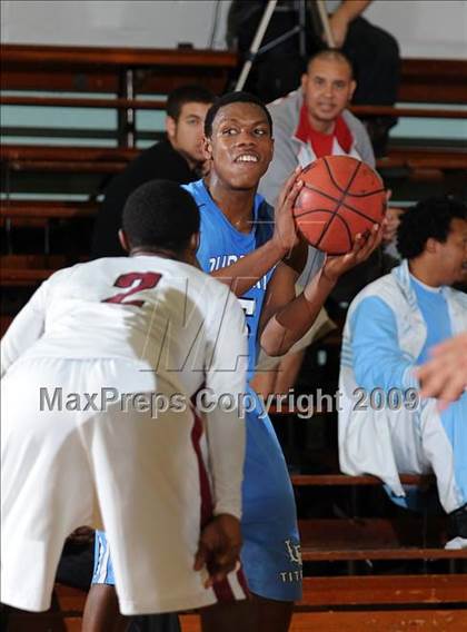 Thumbnail 2 in Burbank vs. Johnson (St. Hope Holiday Classic) photogallery.
