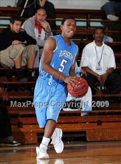 Thumbnail 1 in Burbank vs. Johnson (St. Hope Holiday Classic) photogallery.