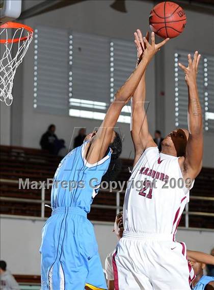 Thumbnail 3 in Burbank vs. Johnson (St. Hope Holiday Classic) photogallery.