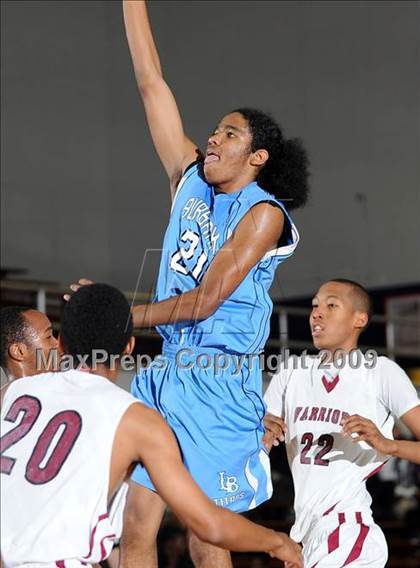 Thumbnail 2 in Burbank vs. Johnson (St. Hope Holiday Classic) photogallery.