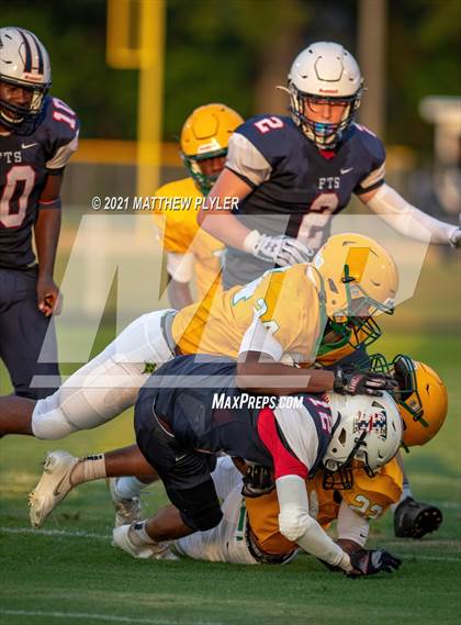 Thumbnail 2 in Richmond vs Terry Sanford (Cumberland County Jamboree) photogallery.