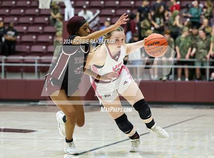 Thumbnail 1 in Martins Mill vs. Tenaha (UIL 2A Regional Semifinal Playoff) photogallery.