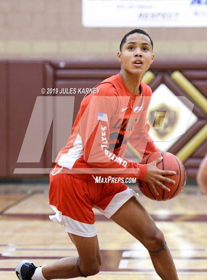 Thumbnail 2 in Faith Lutheran vs Liberty photogallery.