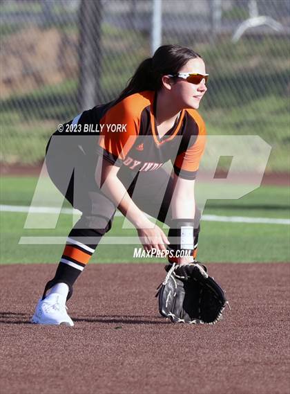 Thumbnail 3 in Grand Saline vs Van photogallery.