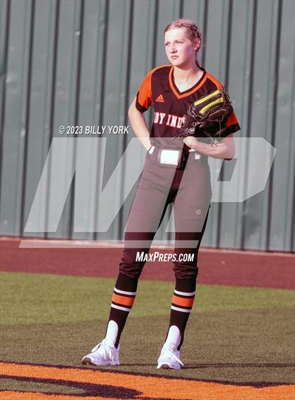 Thumbnail 2 in Grand Saline vs Van photogallery.