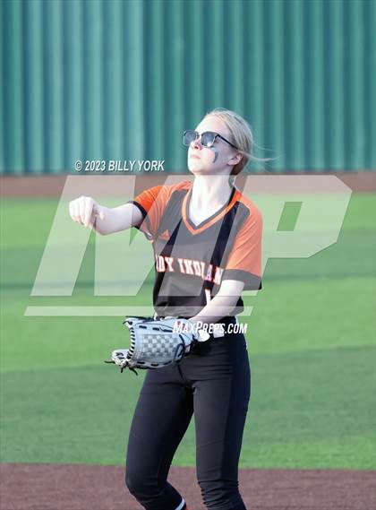 Thumbnail 1 in Grand Saline vs Van photogallery.