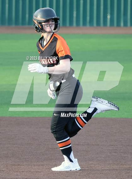 Thumbnail 1 in Grand Saline vs Van photogallery.