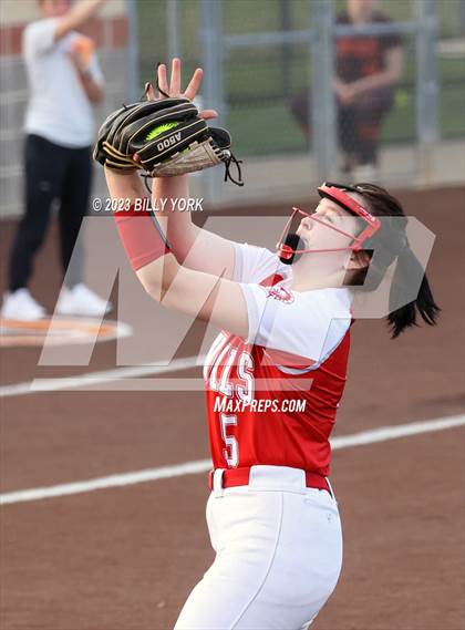 Thumbnail 2 in Grand Saline vs Van photogallery.