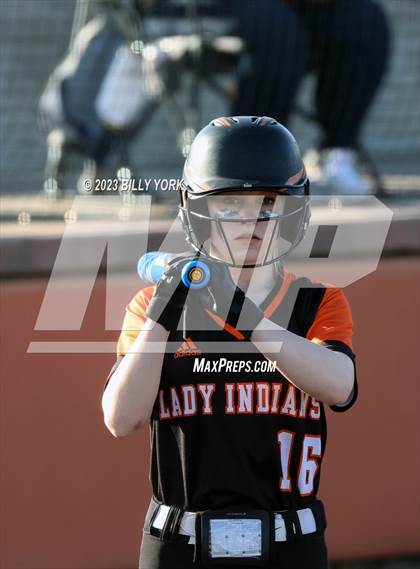 Thumbnail 2 in Grand Saline vs Van photogallery.