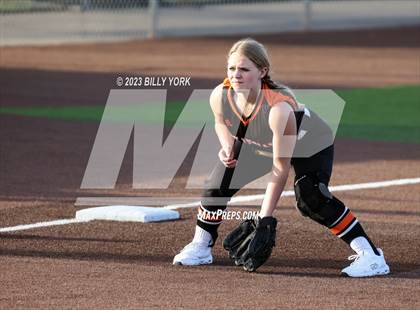 Thumbnail 1 in Grand Saline vs Van photogallery.