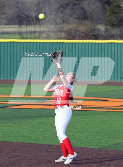 Thumbnail 1 in Grand Saline vs Van photogallery.