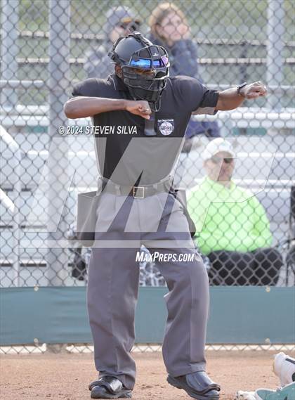 Thumbnail 1 in Simi Valley vs. Patrick Henry (74th Annual San Diego Lions Tournament) photogallery.