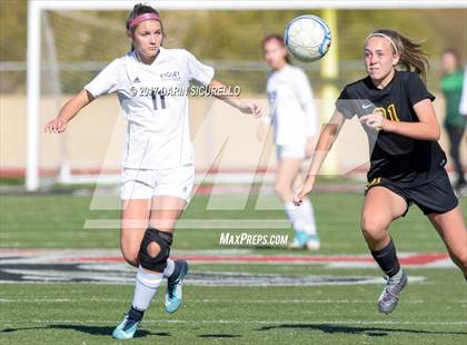 Thumbnail 2 in Higley vs. Mountain Pointe (Coyote Classic Semifinal) photogallery.