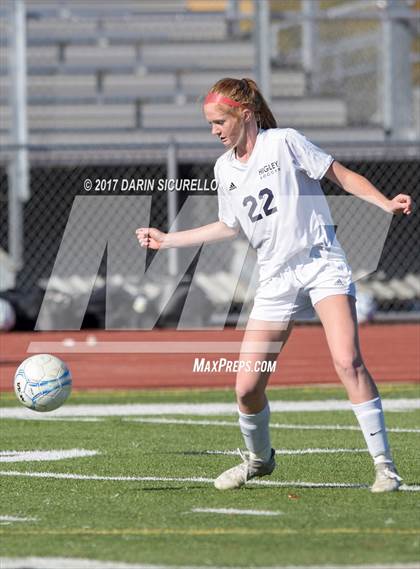 Thumbnail 2 in Higley vs. Mountain Pointe (Coyote Classic Semifinal) photogallery.