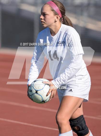 Thumbnail 2 in Higley vs. Mountain Pointe (Coyote Classic Semifinal) photogallery.