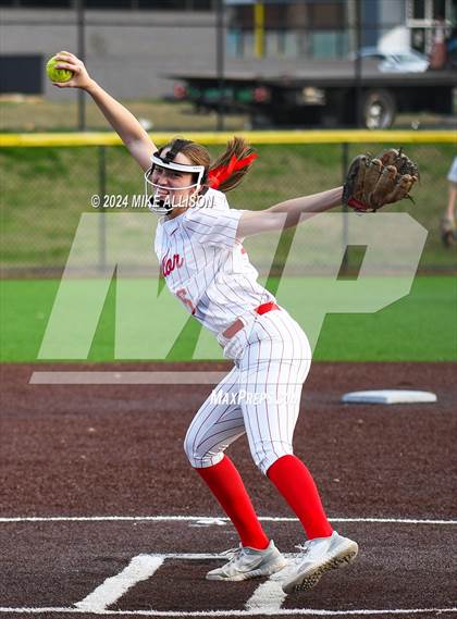 Thumbnail 3 in Hixson vs Baylor photogallery.