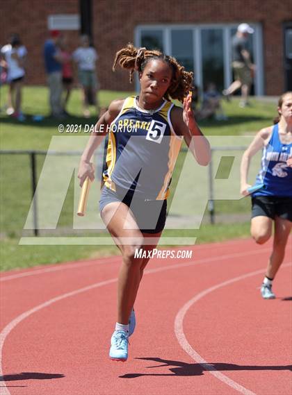 Thumbnail 2 in NJSIAA Track and Field Sectionals North 2 (Groups 1 and 4 - Girls) photogallery.