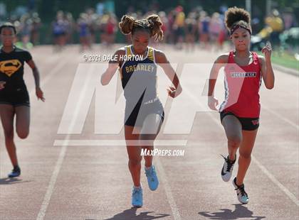 Thumbnail 3 in NJSIAA Track and Field Sectionals North 2 (Groups 1 and 4 - Girls) photogallery.