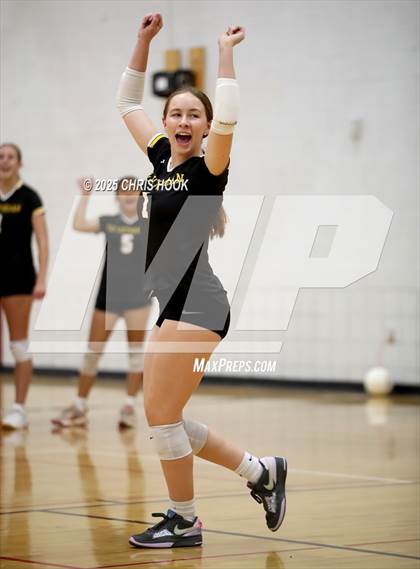 Thumbnail 2 in Arizona Lutheran Academy vs Casa Grande (Florence Invitational) photogallery.