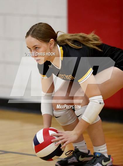 Thumbnail 2 in Arizona Lutheran Academy vs Casa Grande (Florence Invitational) photogallery.