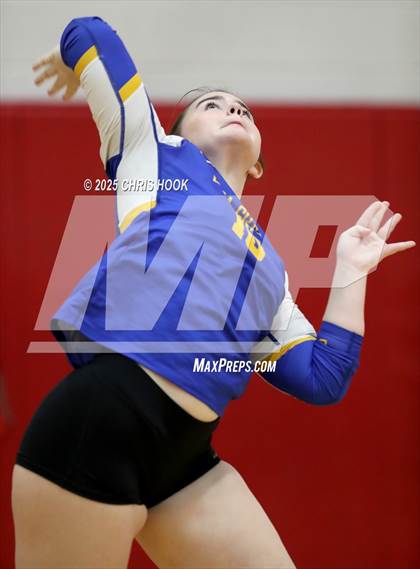 Thumbnail 2 in Arizona Lutheran Academy vs Casa Grande (Florence Invitational) photogallery.
