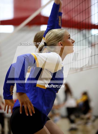 Thumbnail 1 in Arizona Lutheran Academy vs Casa Grande (Florence Invitational) photogallery.