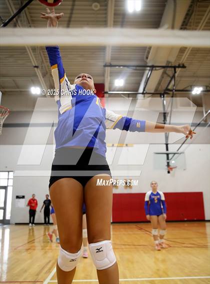 Thumbnail 3 in Arizona Lutheran Academy vs Casa Grande (Florence Invitational) photogallery.