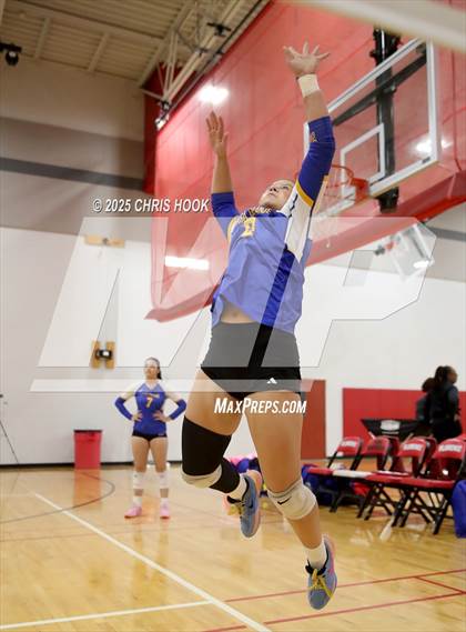 Thumbnail 2 in Arizona Lutheran Academy vs Casa Grande (Florence Invitational) photogallery.