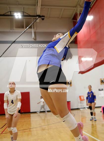 Thumbnail 1 in Arizona Lutheran Academy vs Casa Grande (Florence Invitational) photogallery.