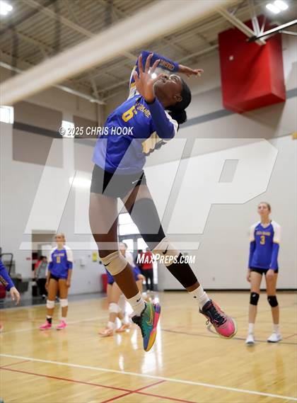 Thumbnail 2 in Arizona Lutheran Academy vs Casa Grande (Florence Invitational) photogallery.