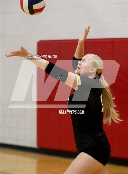 Thumbnail 1 in Arizona Lutheran Academy vs Casa Grande (Florence Invitational) photogallery.
