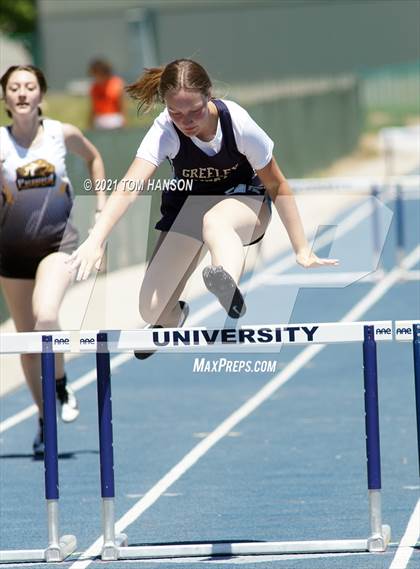 Thumbnail 3 in University Bulldog Invitational photogallery.