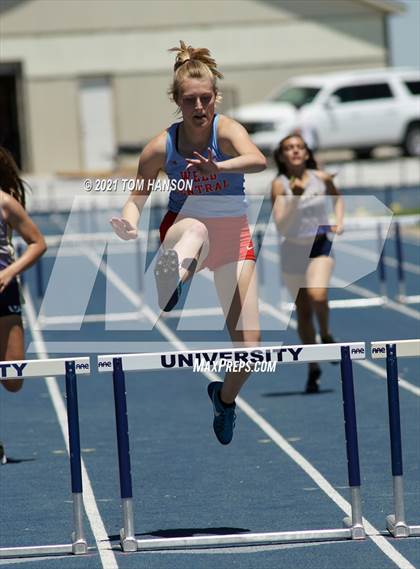Thumbnail 2 in University Bulldog Invitational photogallery.
