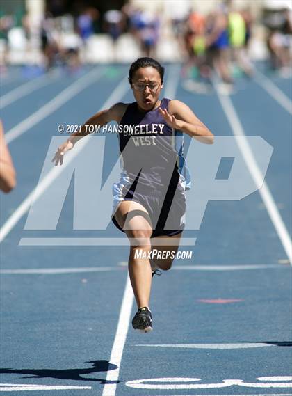 Thumbnail 1 in University Bulldog Invitational photogallery.