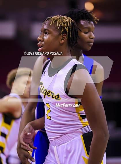 Thumbnail 2 in Edison vs. Hanford West photogallery.