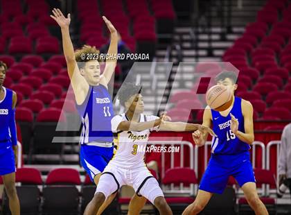 Thumbnail 2 in Edison vs. Hanford West photogallery.