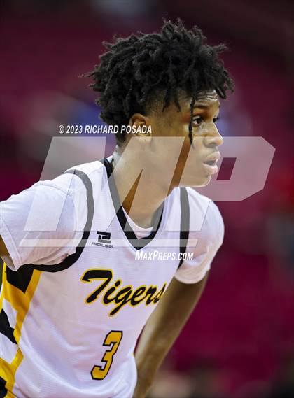 Thumbnail 2 in Edison vs. Hanford West photogallery.