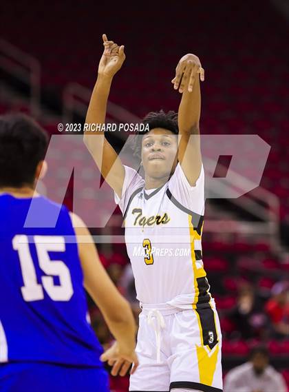 Thumbnail 1 in Edison vs. Hanford West photogallery.