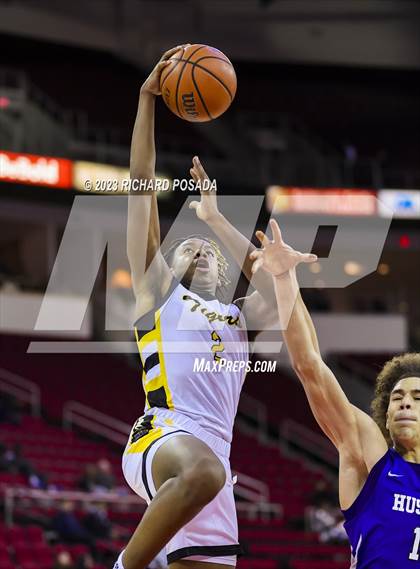 Thumbnail 1 in Edison vs. Hanford West photogallery.