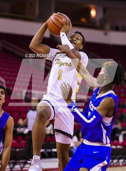 Thumbnail 1 in Edison vs. Hanford West photogallery.