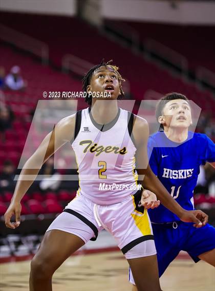 Thumbnail 3 in Edison vs. Hanford West photogallery.