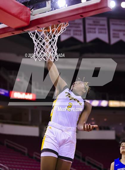 Thumbnail 2 in Edison vs. Hanford West photogallery.