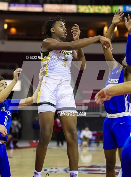 Thumbnail 2 in Edison vs. Hanford West photogallery.